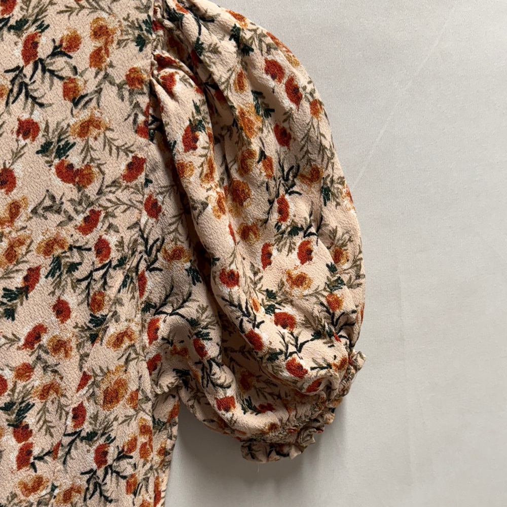 Elegant Floral Midi Dress with Puff Sleeves - Picture 5 of 12